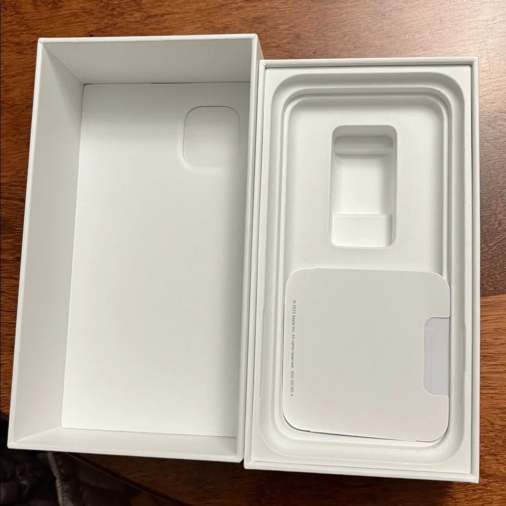 Apple iPhone 11 - Box